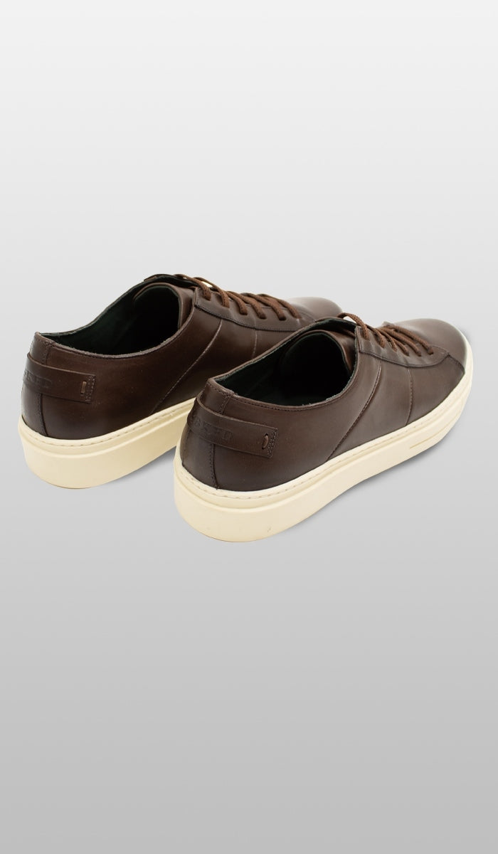 Tênis Couro Recorte Lateral E Tira Trase